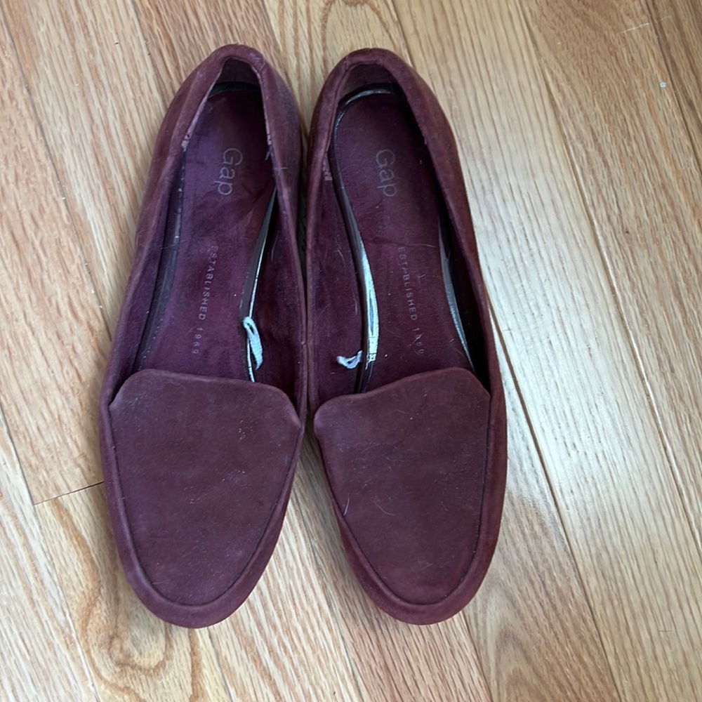 Burgundy flats, size 6. Worn a few times. Great condition